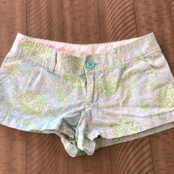 Lilly Pulitzer Walsh Shorts Hidden crab 🦀 and Shells 🐚 in Soft Blue & Green. - Picture 4 of 17